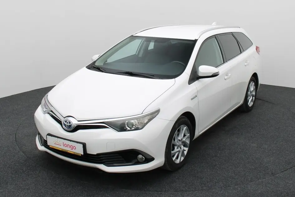 Toyota Auris, 1.8, 73 kW, гибрид б+э, автомат, передний привод