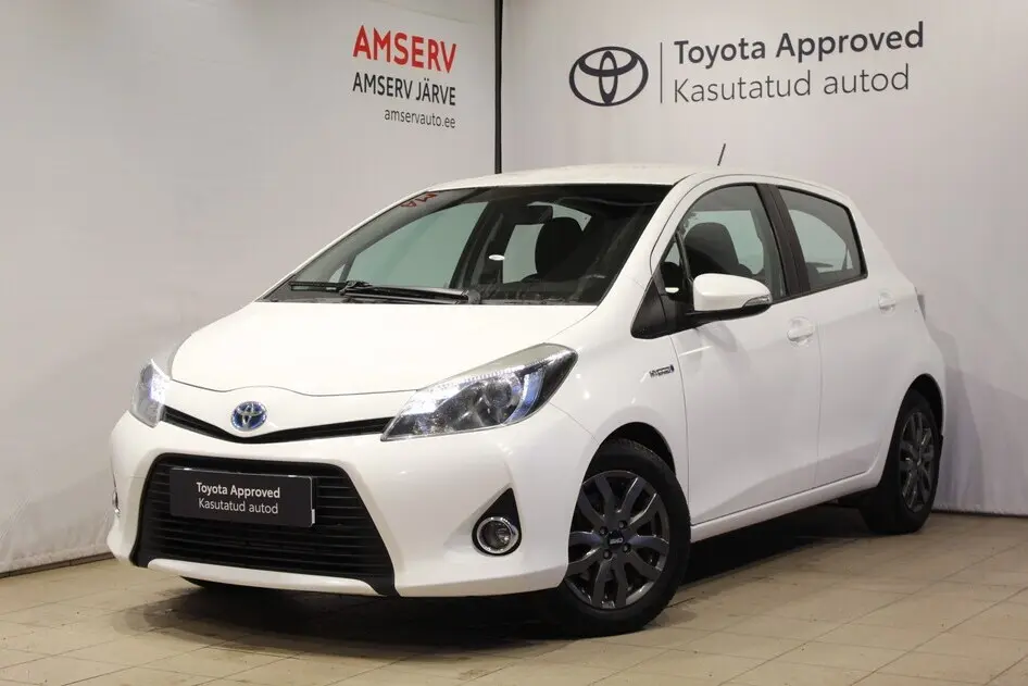 Toyota Yaris, 1.5, 55 kW, гибрид б+э, автомат, передний привод