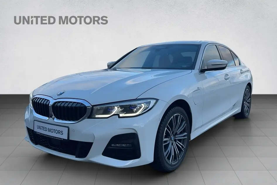 BMW 330, 2.0, 135 kW, plug-in hybrid, automatic, rear-wheel drive