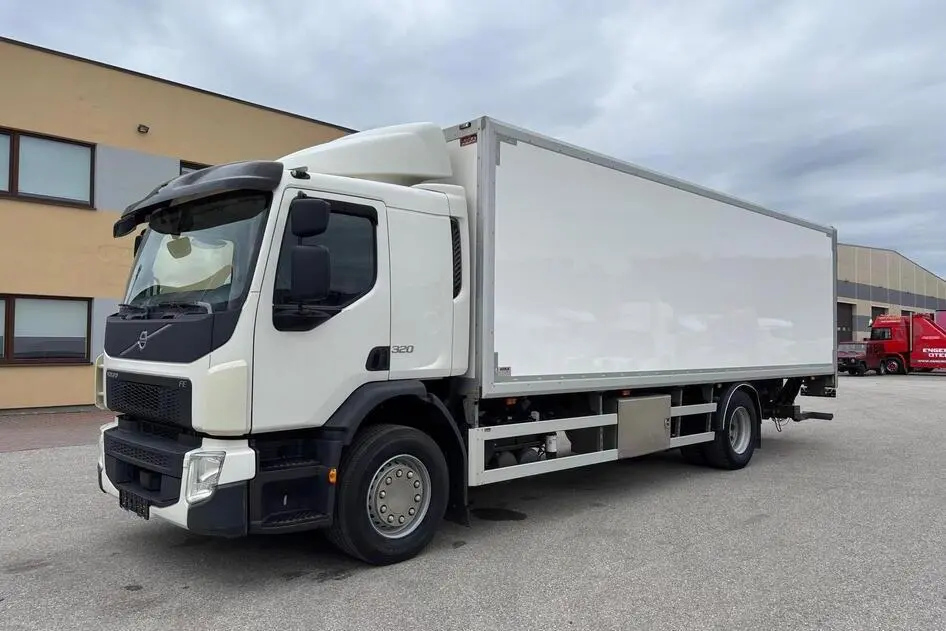 Volvo FE320 + AUTOMATIC + LIFT, 240 kW, diisel, automaat
