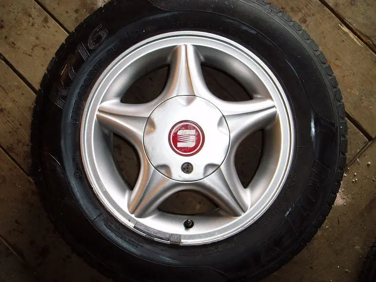 Ratas (velg + rehv) 13X5.5 175/70R13