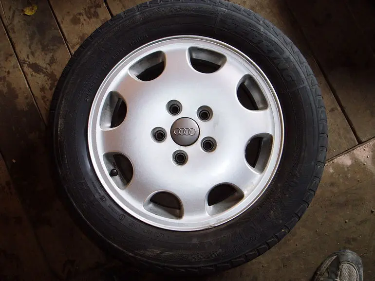 Ratas (velg + rehv) 15X6 205/60R15