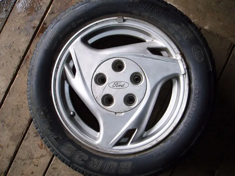 Ratas (velg + rehv) 15X6 205/60R15