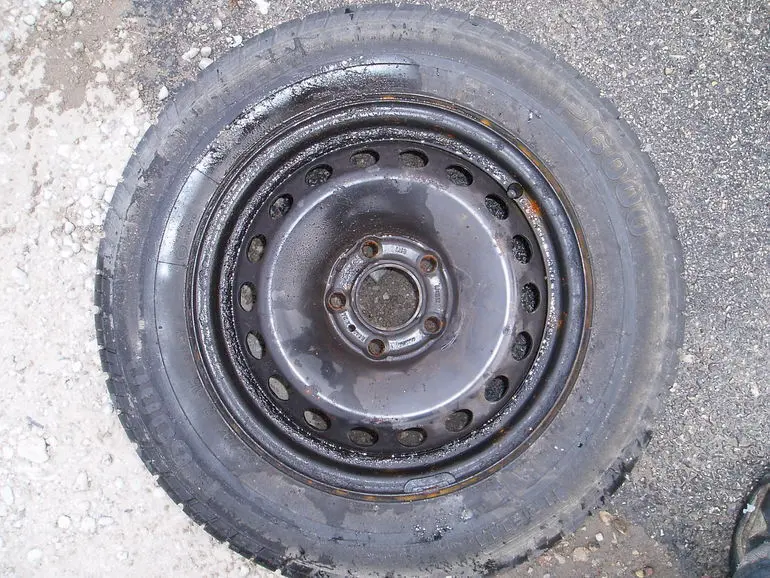 Ratas (velg + rehv) 15X6 205/65R15