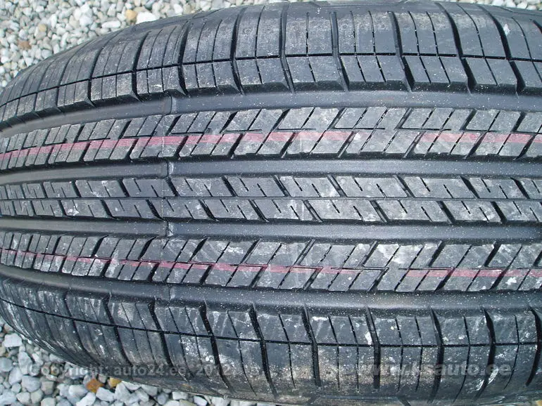 Rehv 235/65R17
