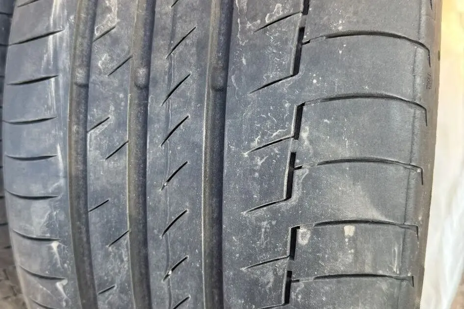 Rehv 245/45R19
