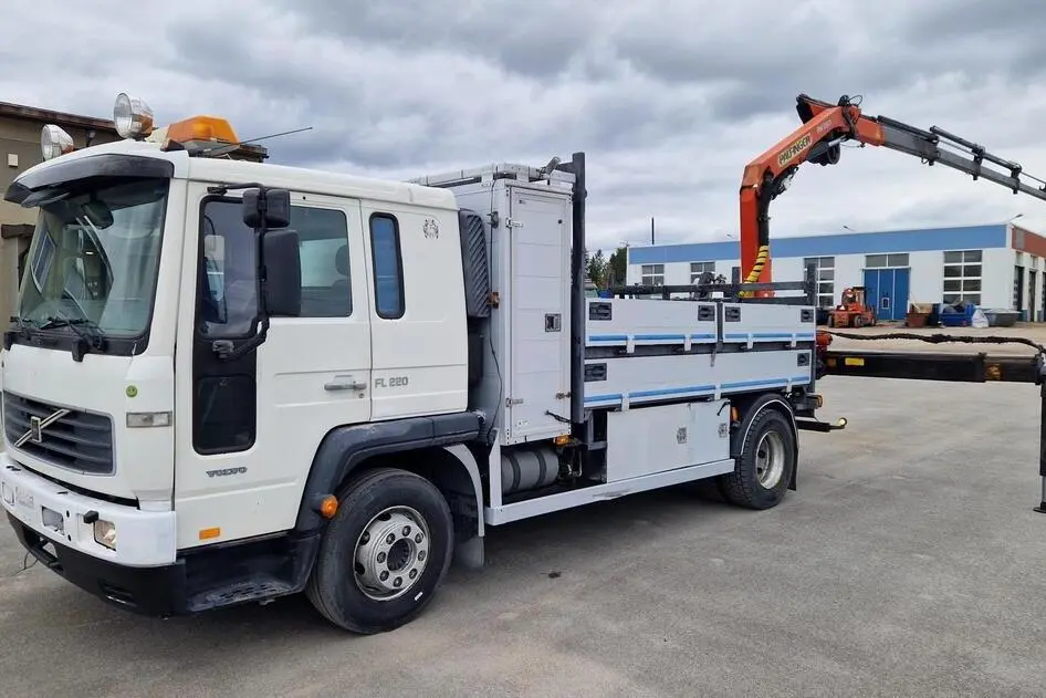Volvo FL220 4X2 Palfinger PK7501, 168 kW, diesel, manual