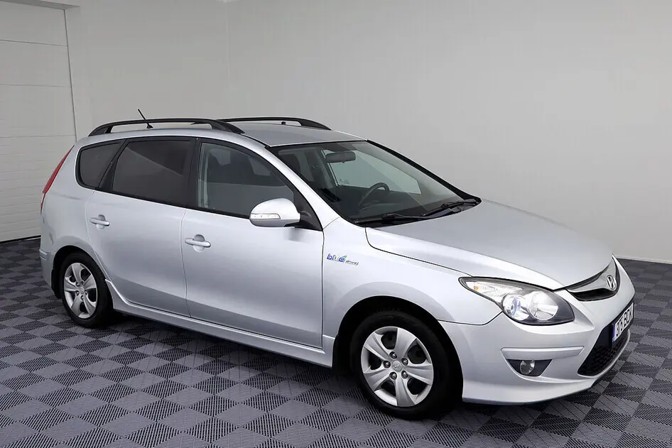 Hyundai i30, 1.6, 93 kW, бензин, механическая, передний привод