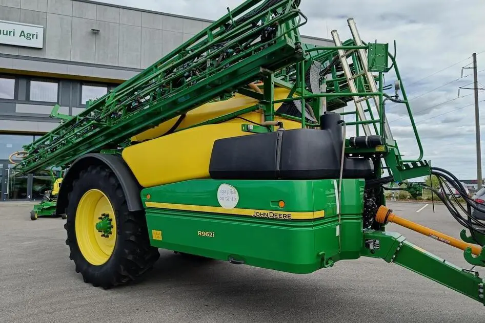 John Deere R962i