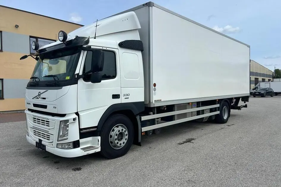 Volvo FM330 4X2 EURO6 + CARRIER + DOUBLE STOCK, 250 kW, diisel, automaat